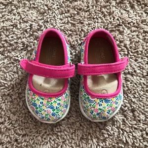Tiny Toms size 4– Fuchsia multi floral print